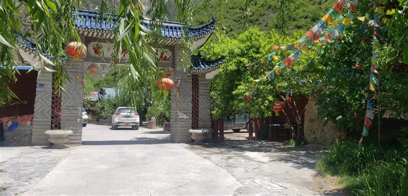 拱坝镇勿一族坝生态庄园